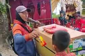 “Viral! Bocah Penjual Es di Surabaya Punya Suara Emas, Dapat Kontrak dari Label Musik Ternama”